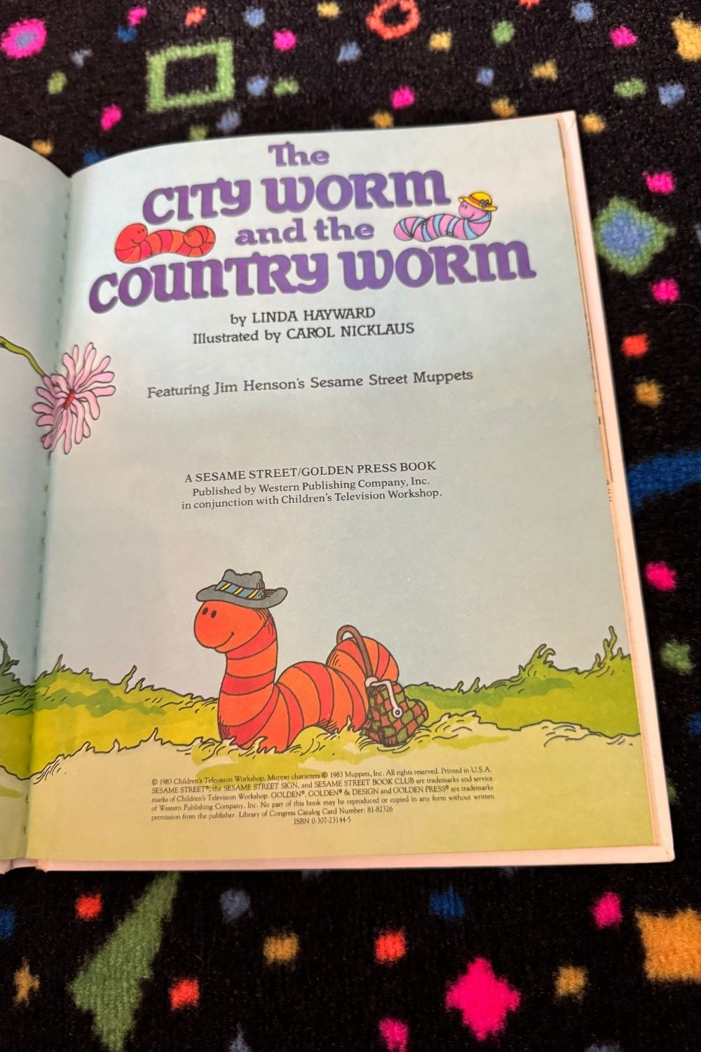 1983 THE CITY WORM AND THE COUNTRY WORM BOOK*