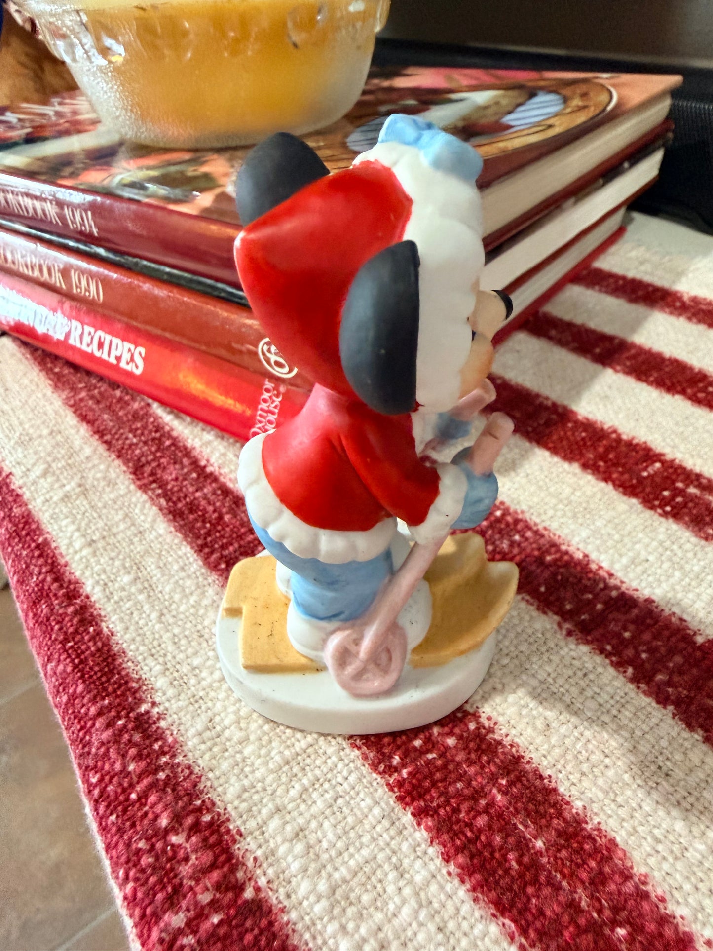 Vintage 1970s skiing Minnie