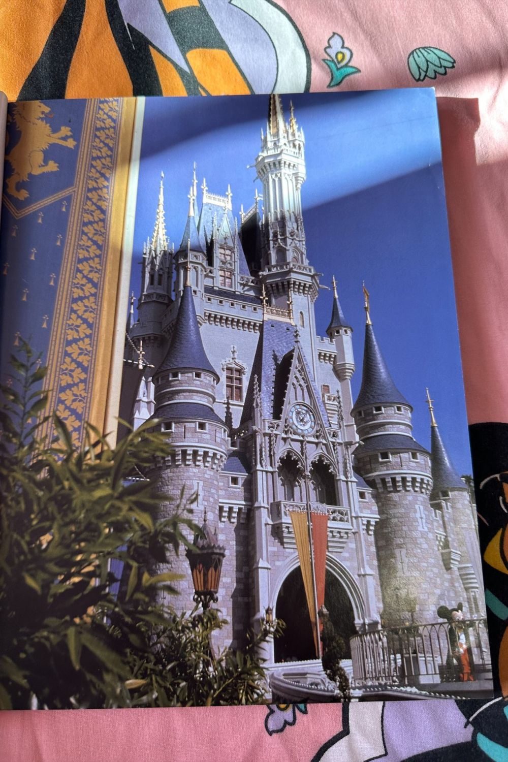 2001 WALT DISNEY WORLD RESORT 100 YRS OF MAGIC BOOK*