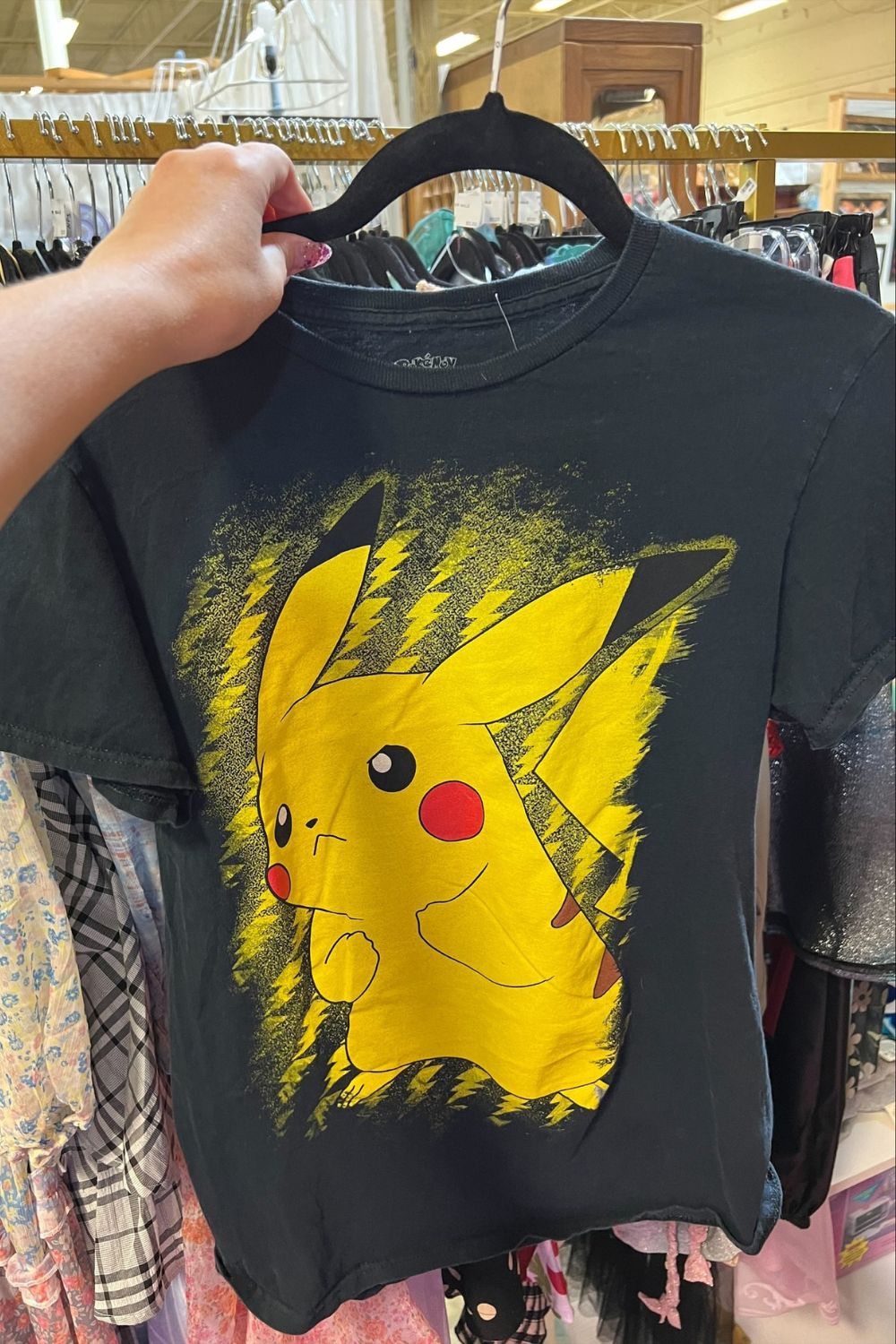 PIKACHU T SHIRT