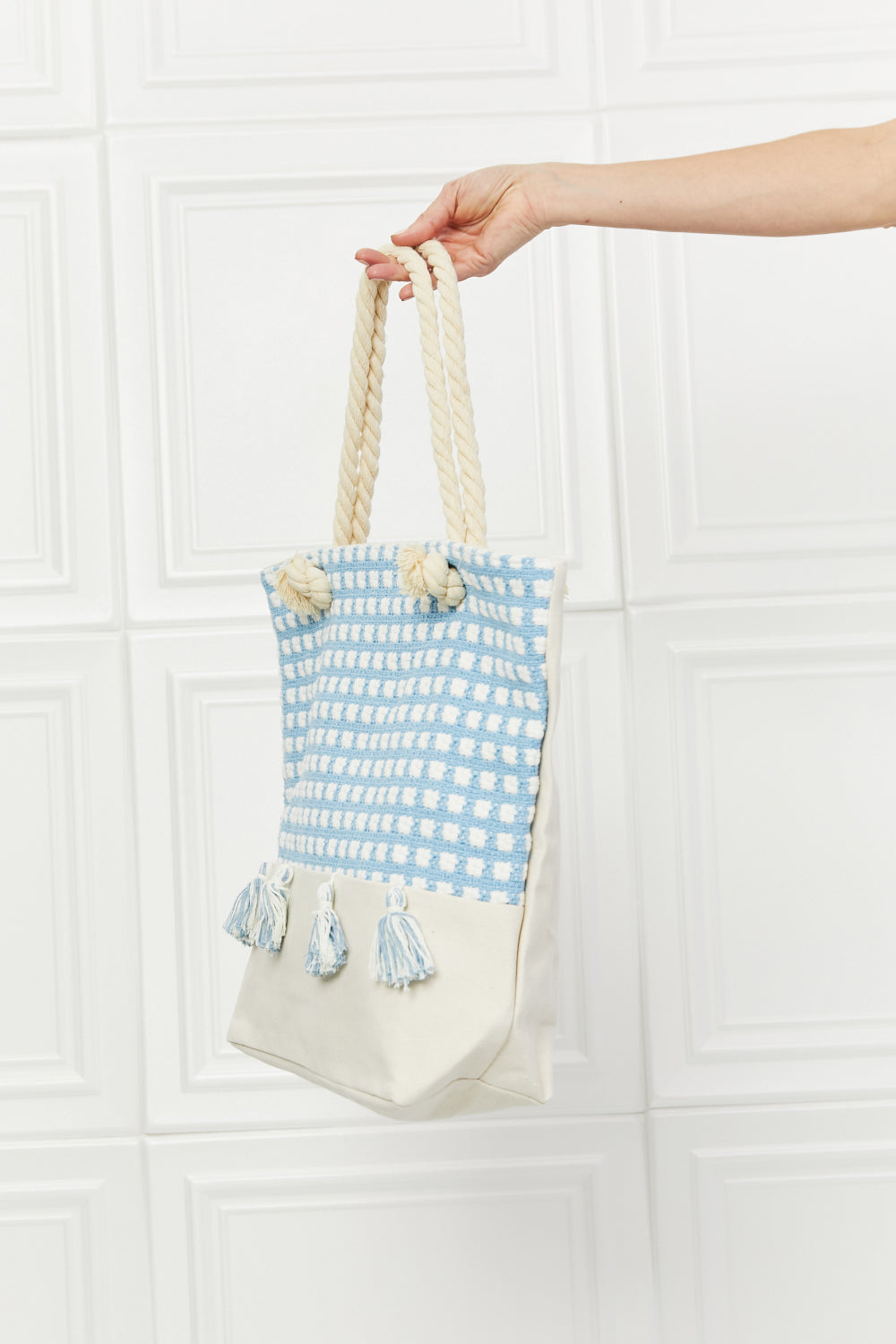 PICNIC DAY TASSLE TOTE BAG