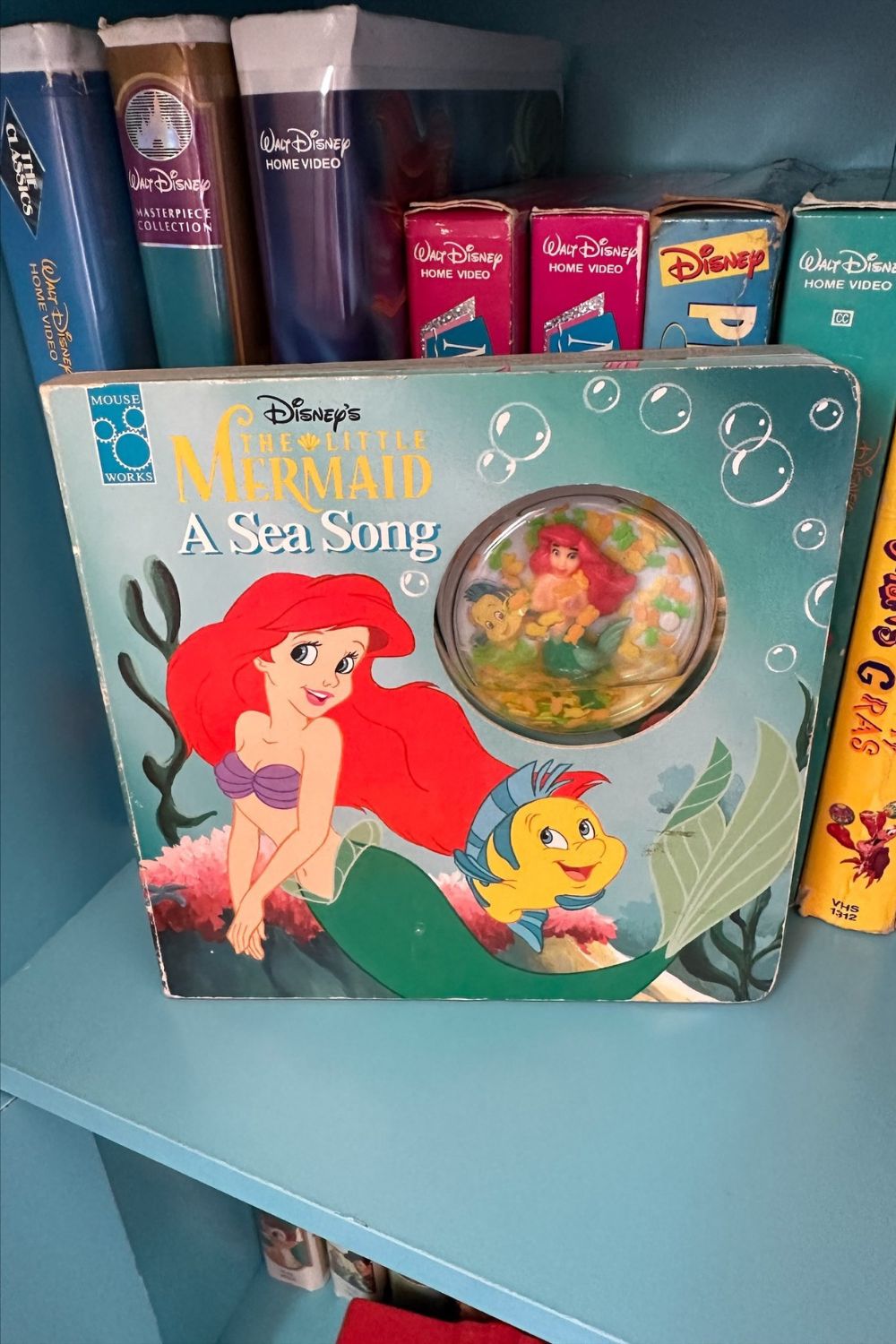1997 DISNEY'S THE LITTLE MERMAID "A SEA SONG" WITH BUILT-IN SNOW GLOBE BOOK*