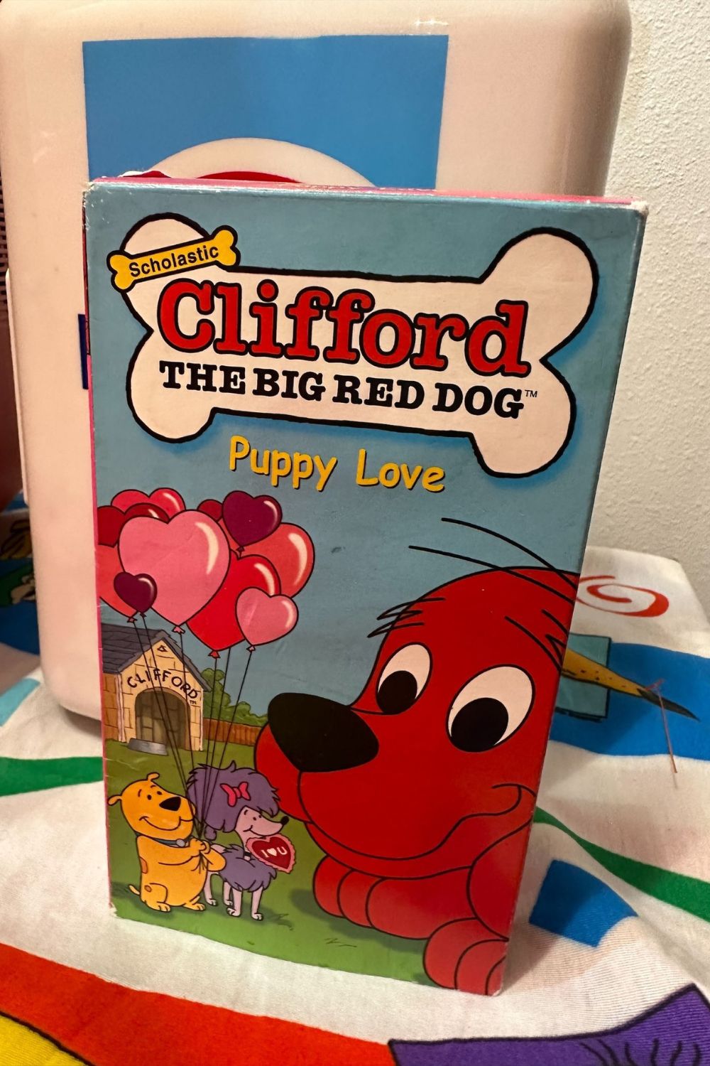 2001 CLIFFORD THE BIG RED DOG: "PUPPY LOVE" VHS*