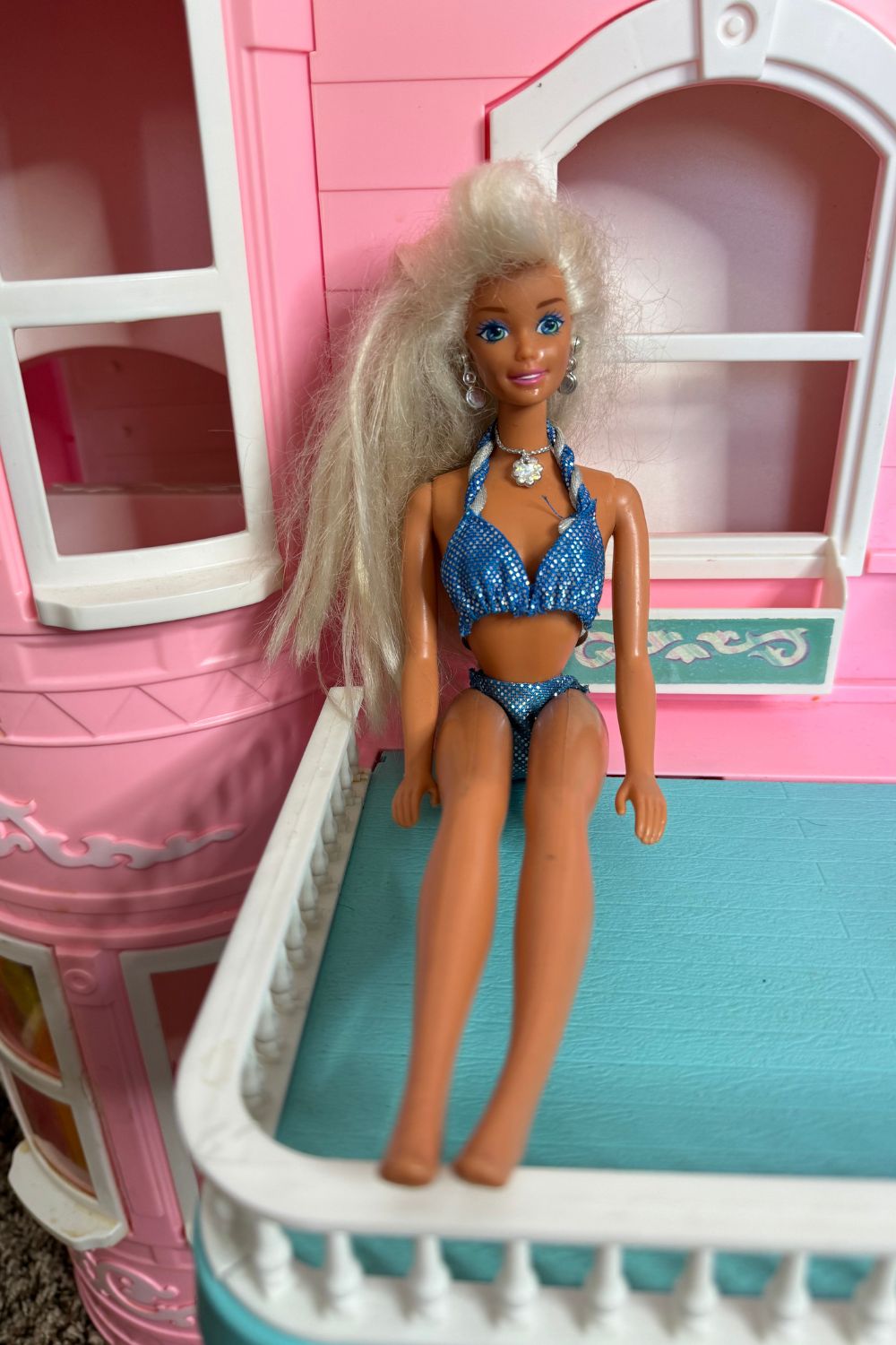 SPARKLE BEACH BARBIE*