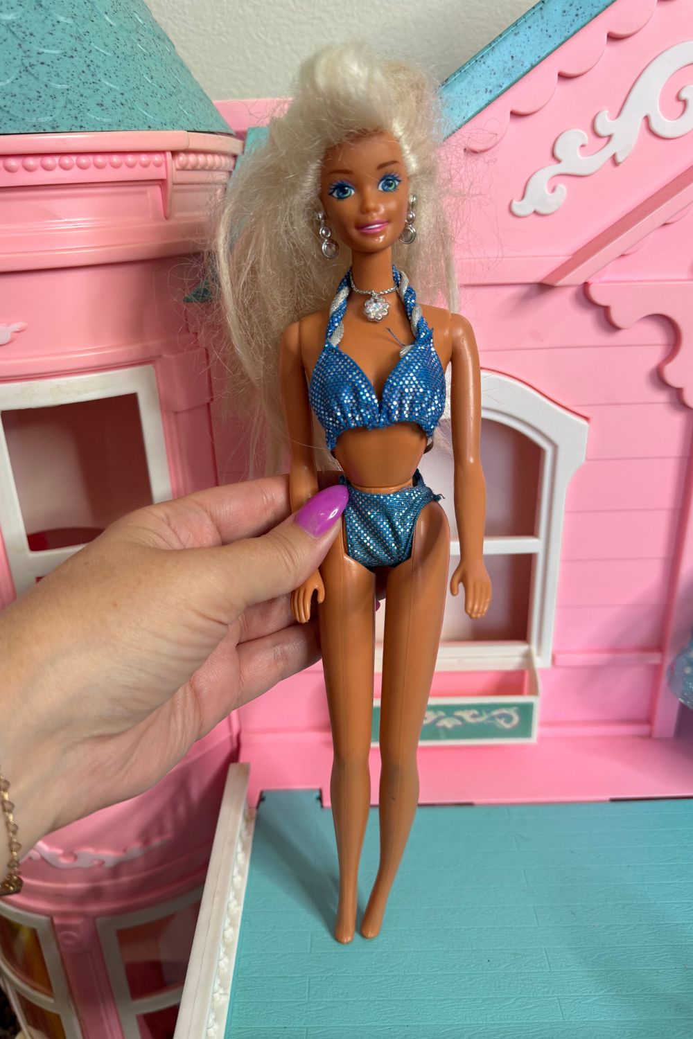 SPARKLE BEACH BARBIE*