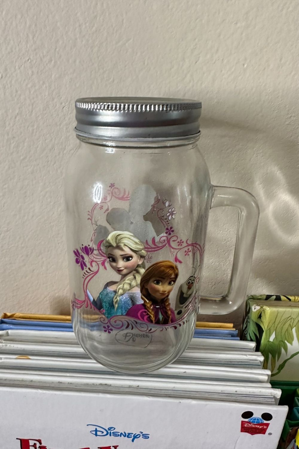 DISNEY FROZEN ELSA & ANNA MASON JAR WITH HANDLE AND LID*