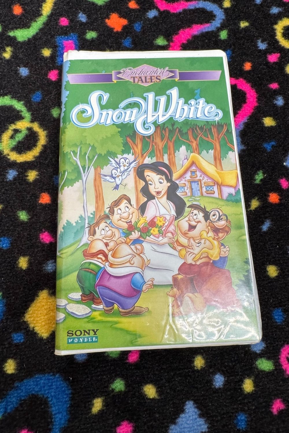 ENCHANTED TALES SNOW WHITE*