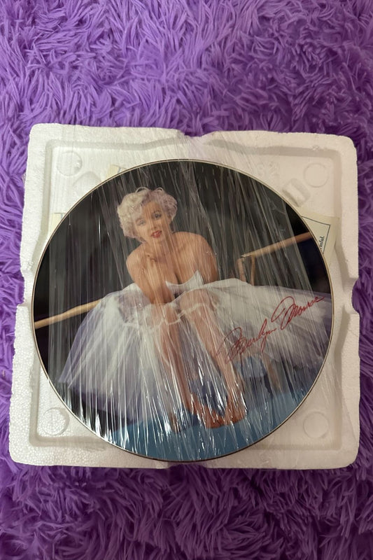 MARILYN MONROE PLATE*