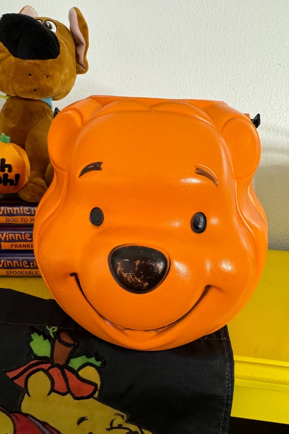 VINTAGE WINNIE THE POOH HALLOWEEN BUCKET*