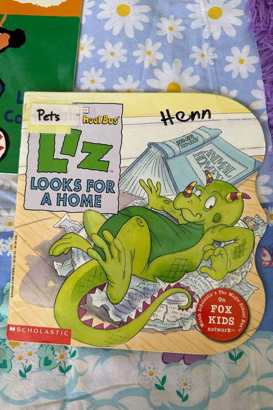 1998 THE MAGIC SCHOOL BUS: "LIZ LOOKS FOR A HOME" BOOK*