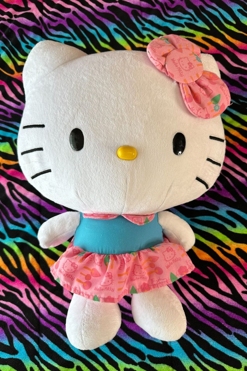 HELLO KITTY WITH HELLO KITTY PRINT DRESS PLUSH*