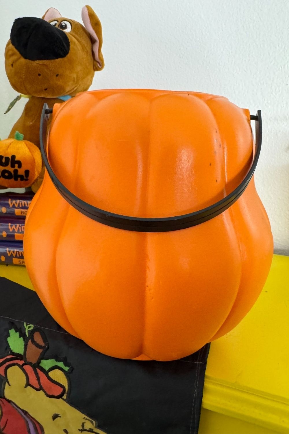 VINTAGE WINNIE THE POOH HALLOWEEN BUCKET*