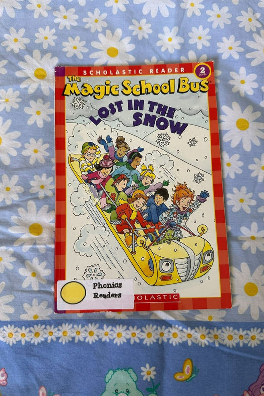 2004 THE MAGIC SCHOOL BUS: LOST IN THE SNOW BOOK*