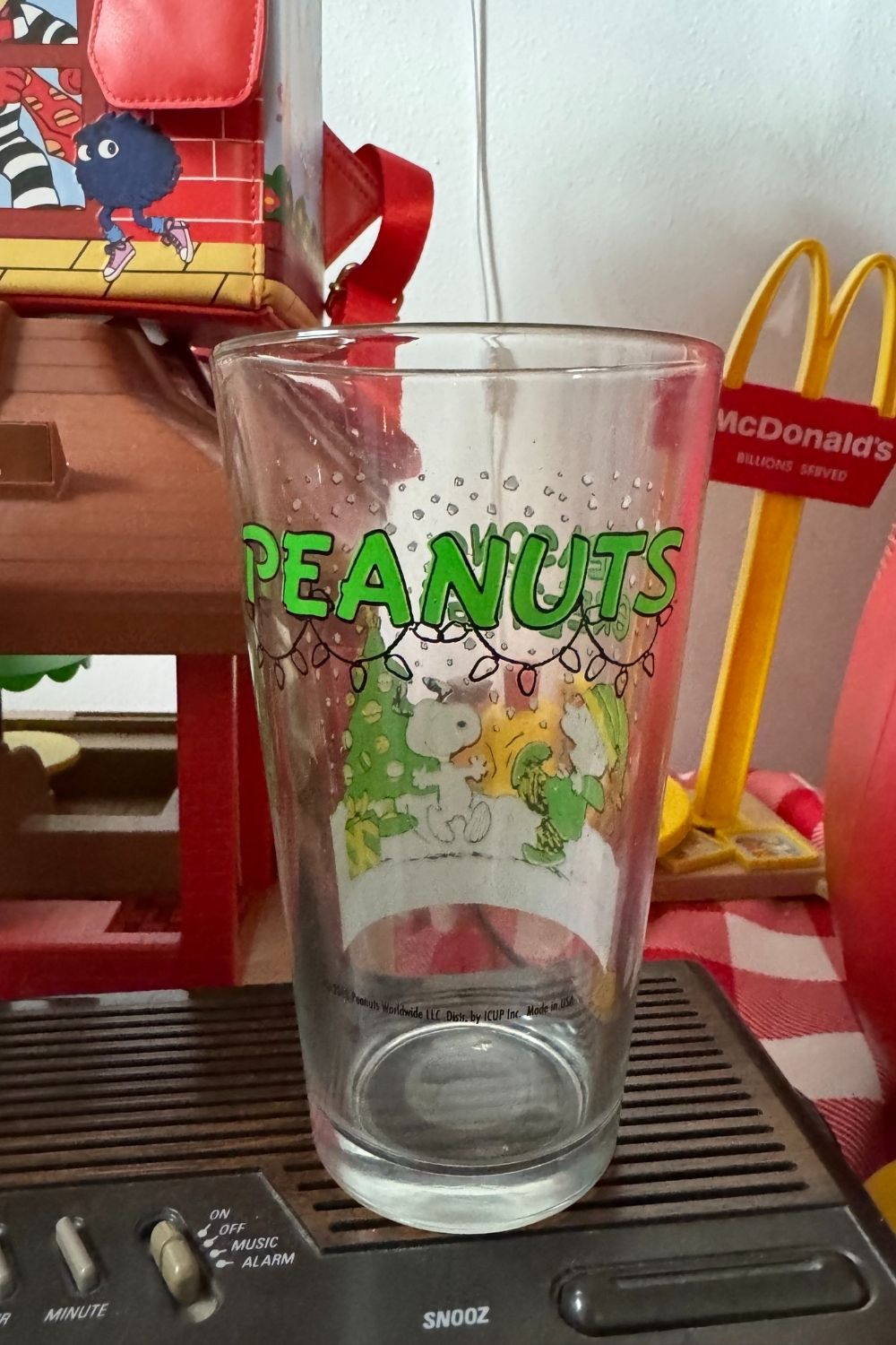 2011 PEANUTS SEASONS GREETINGS GLASS*