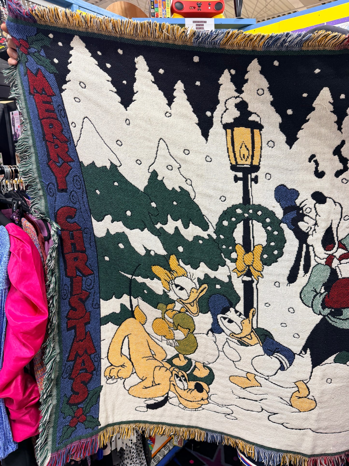 Merry Christmas
Mickey & friends blanket