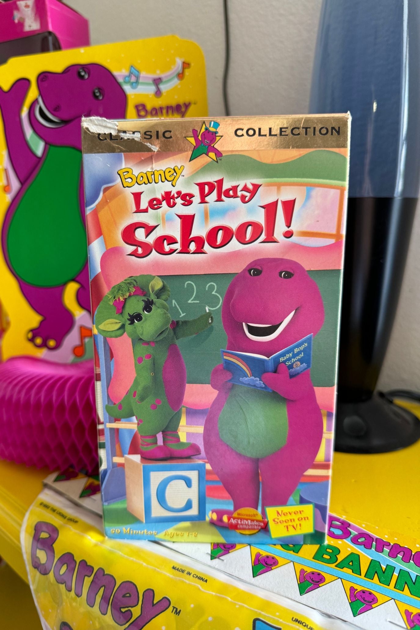 BARNEY LET’A PLAY SCHOOL VHS*