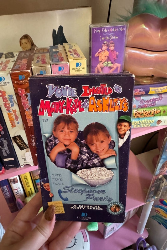 YOU’RE INVITED TO MARY-KATE & ASHLEY’S SLEEPOVER PARTY VHS*