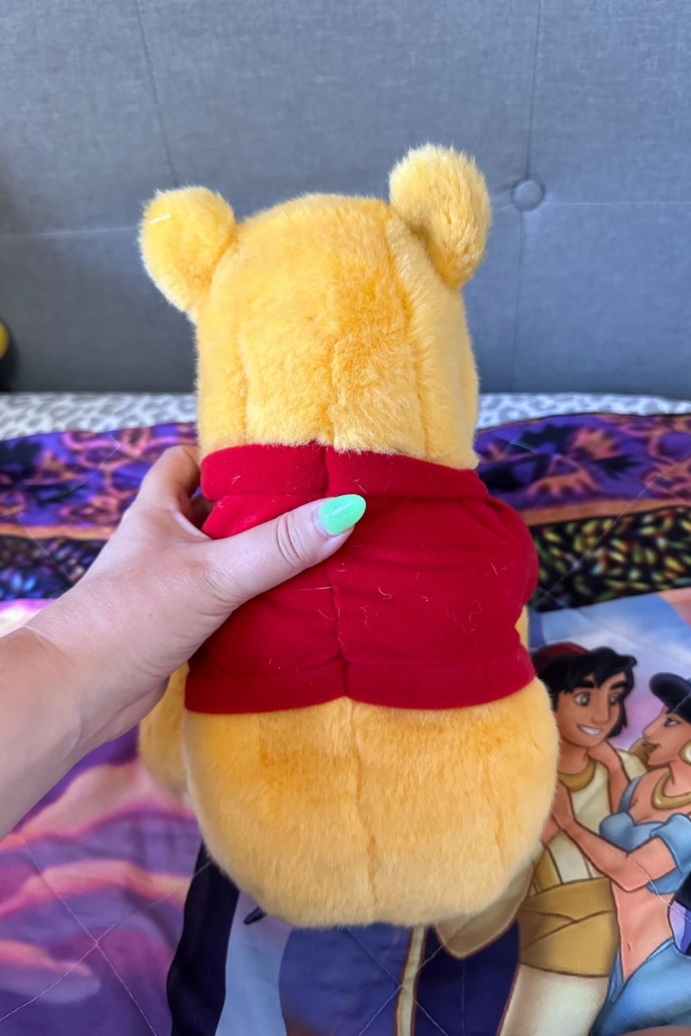 2000 WINNIE THE POOH STORY TELLING PLUSH (NO CARTRIDGE)*