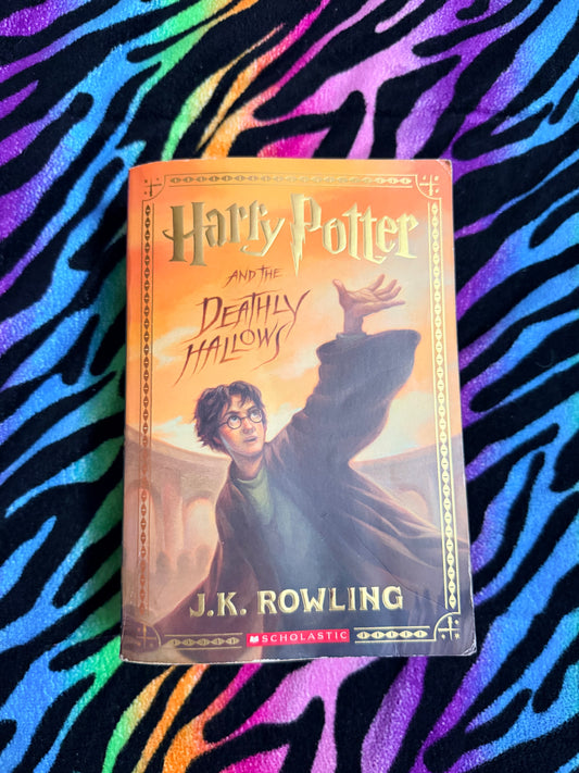 Harry Potter and the Deathly Hallows book