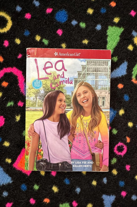 AMERICAN GIRL "LEA AND CAMILA" BOOK*