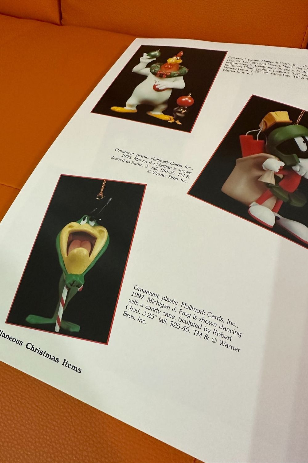 1999 LOONEY TUNES COLLECTIBLES BOOK*