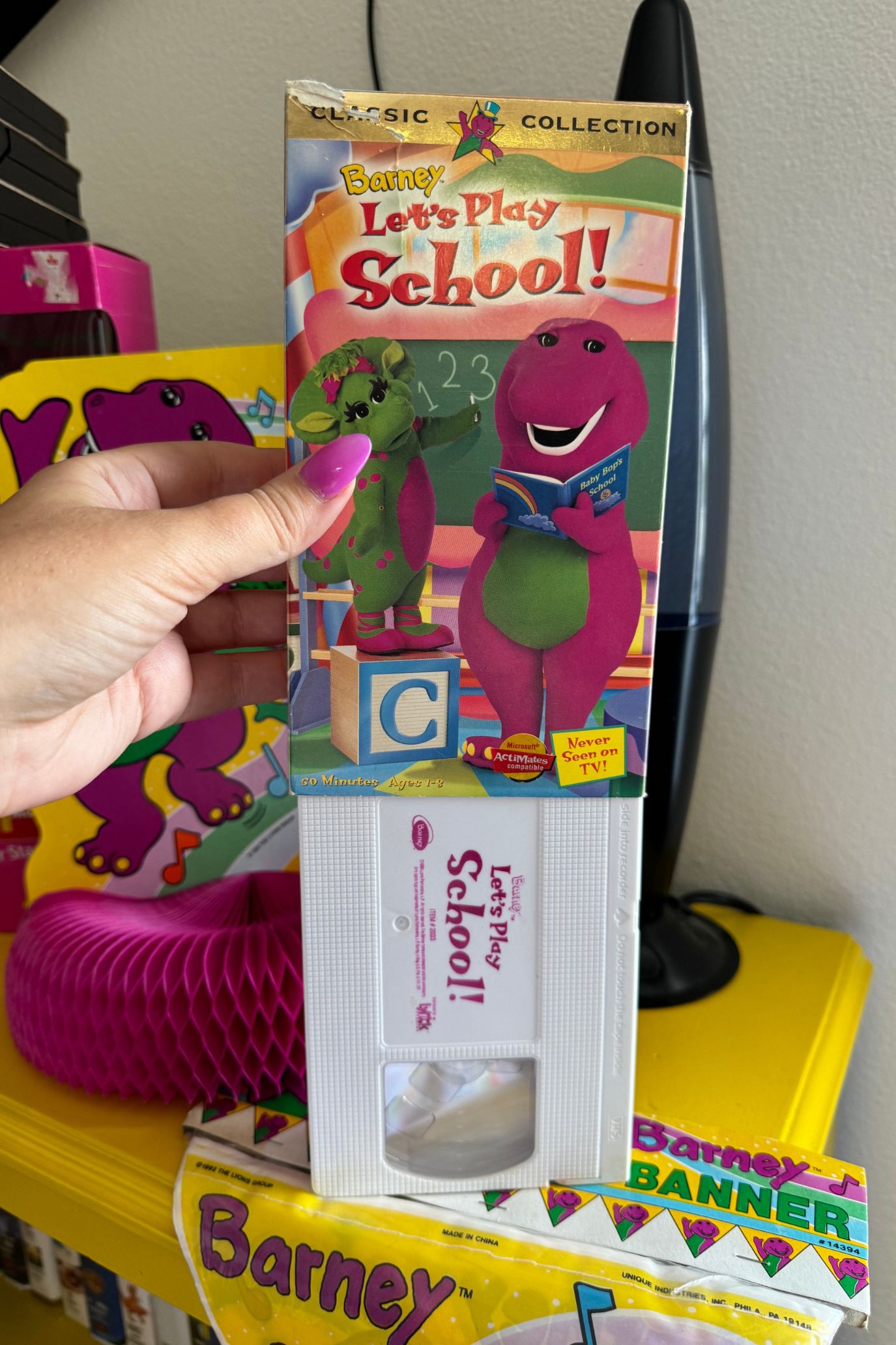 BARNEY LET’A PLAY SCHOOL VHS*