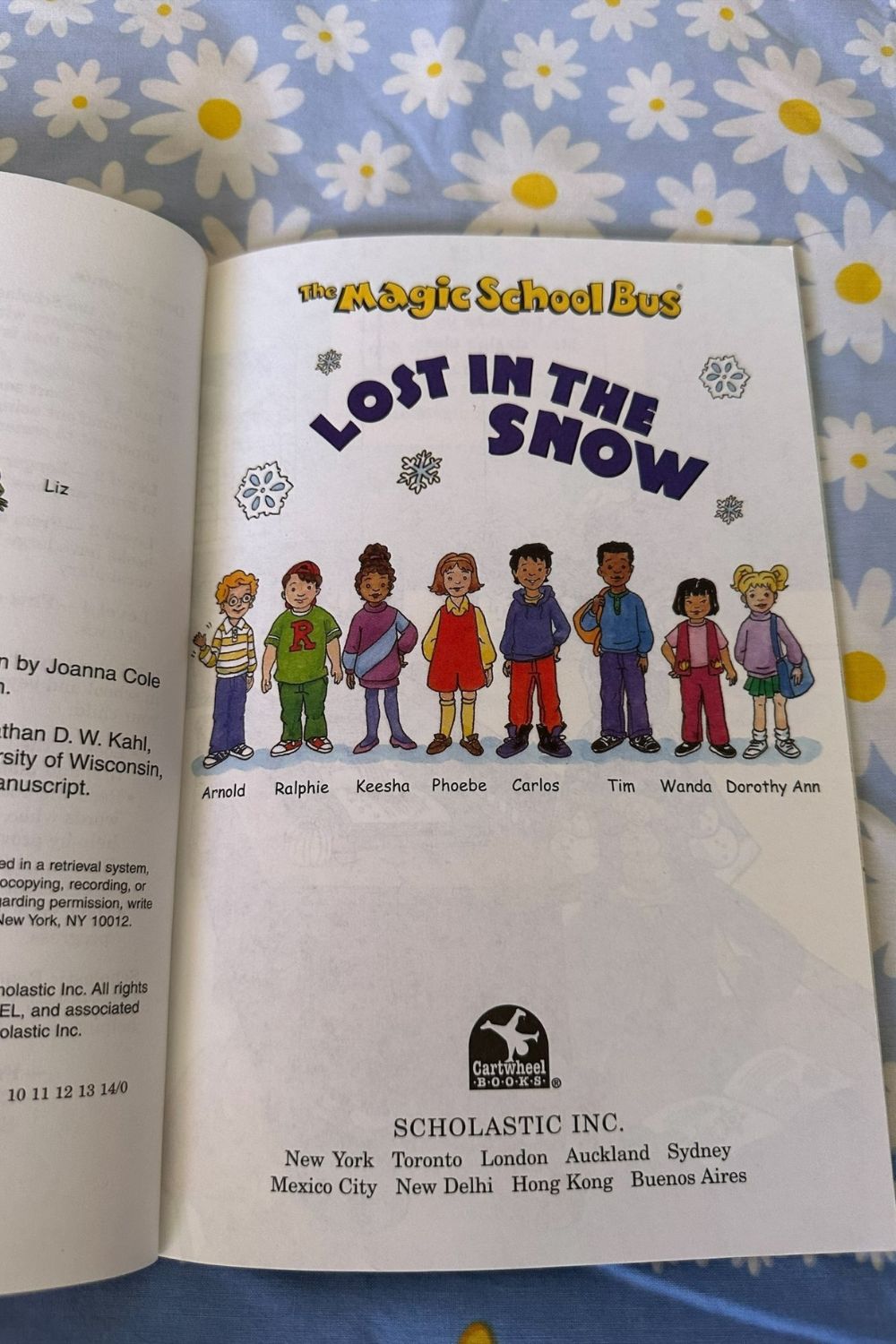 2004 THE MAGIC SCHOOL BUS: LOST IN THE SNOW BOOK*