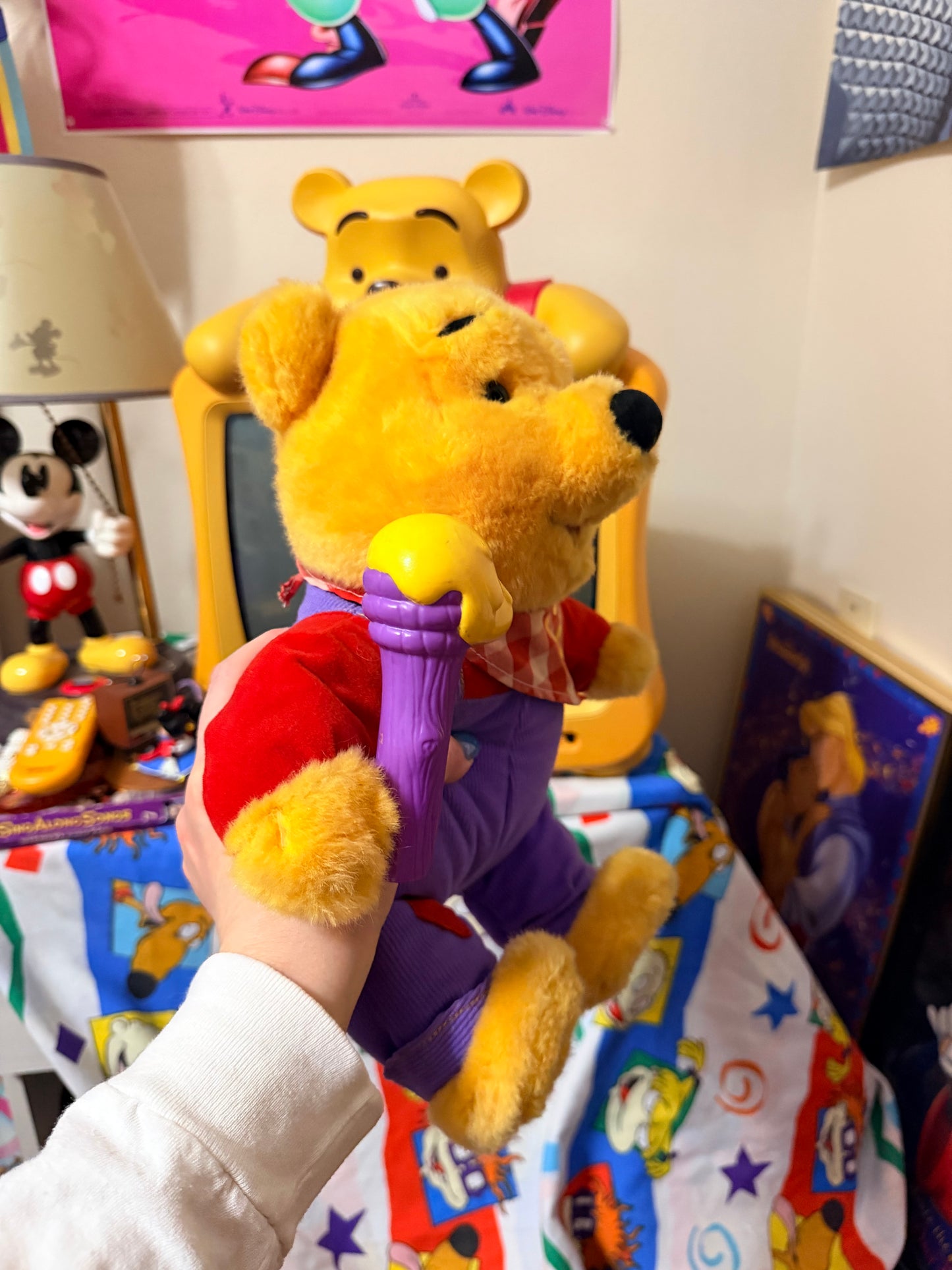 Winnie the Pooh wiggle for honey interactive (Spanish) 1999 plush