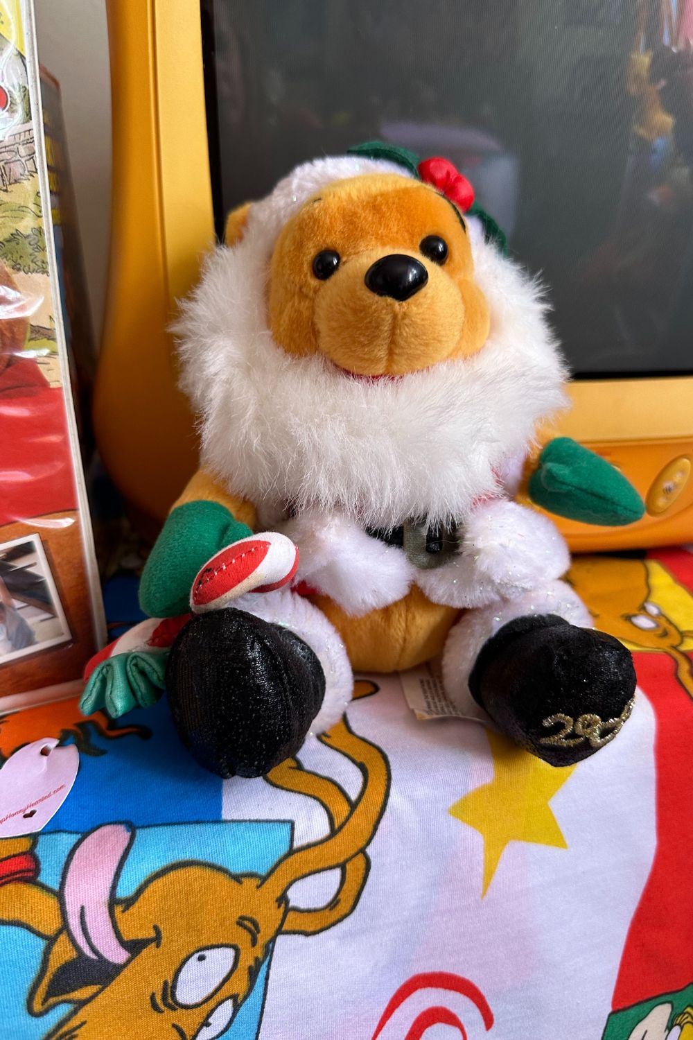 2000 HOLIDAY POOH PLUSH*