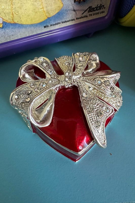 VINTAGE RED BOW RING CASE*
