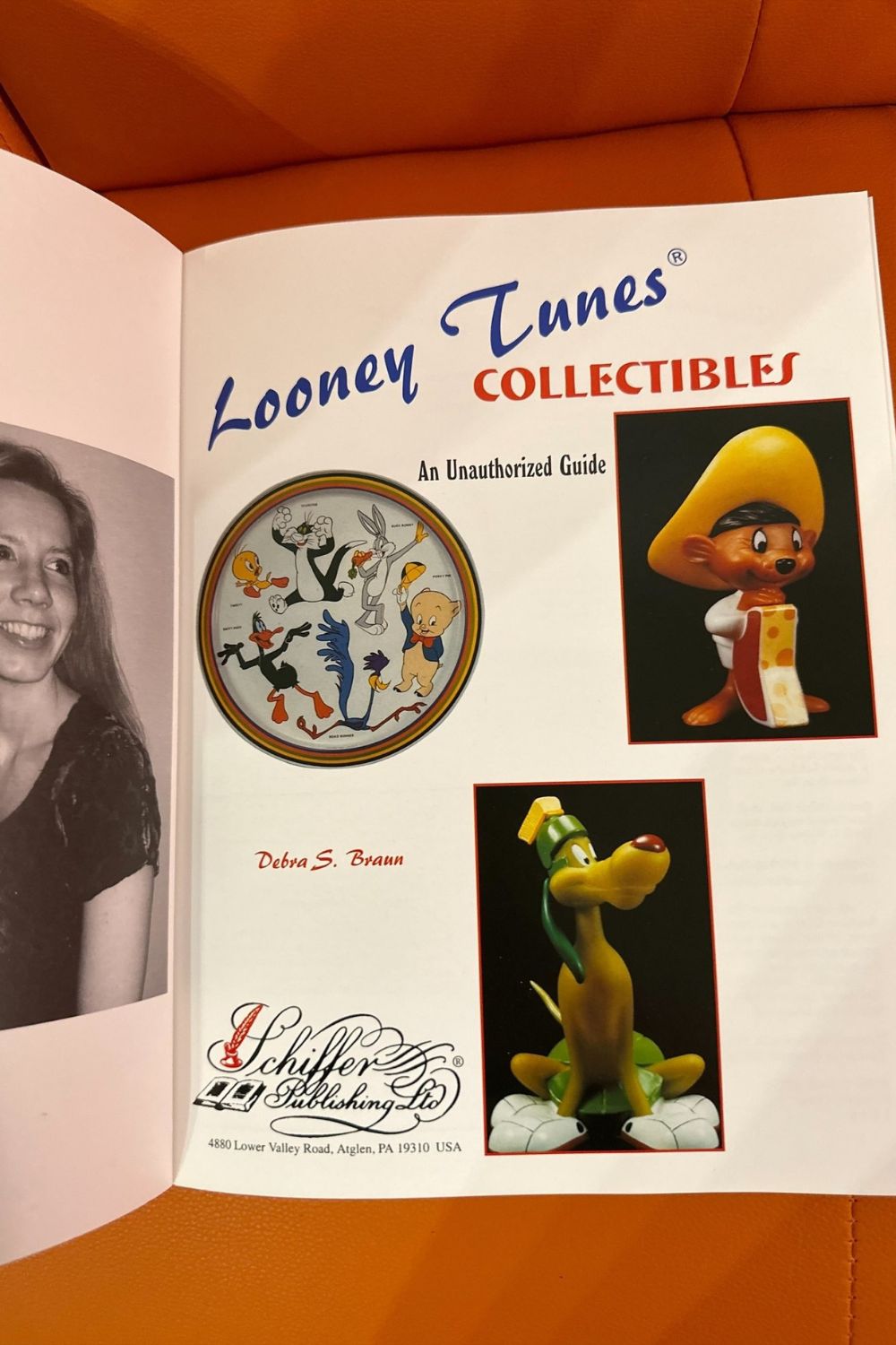 1999 LOONEY TUNES COLLECTIBLES BOOK*
