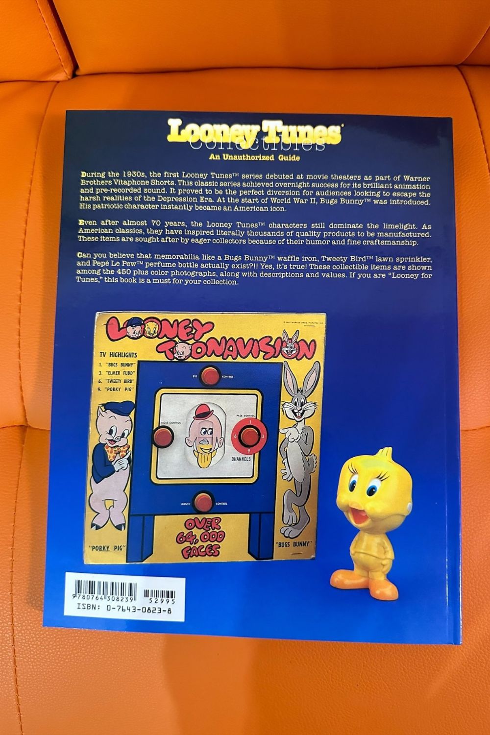 1999 LOONEY TUNES COLLECTIBLES BOOK*