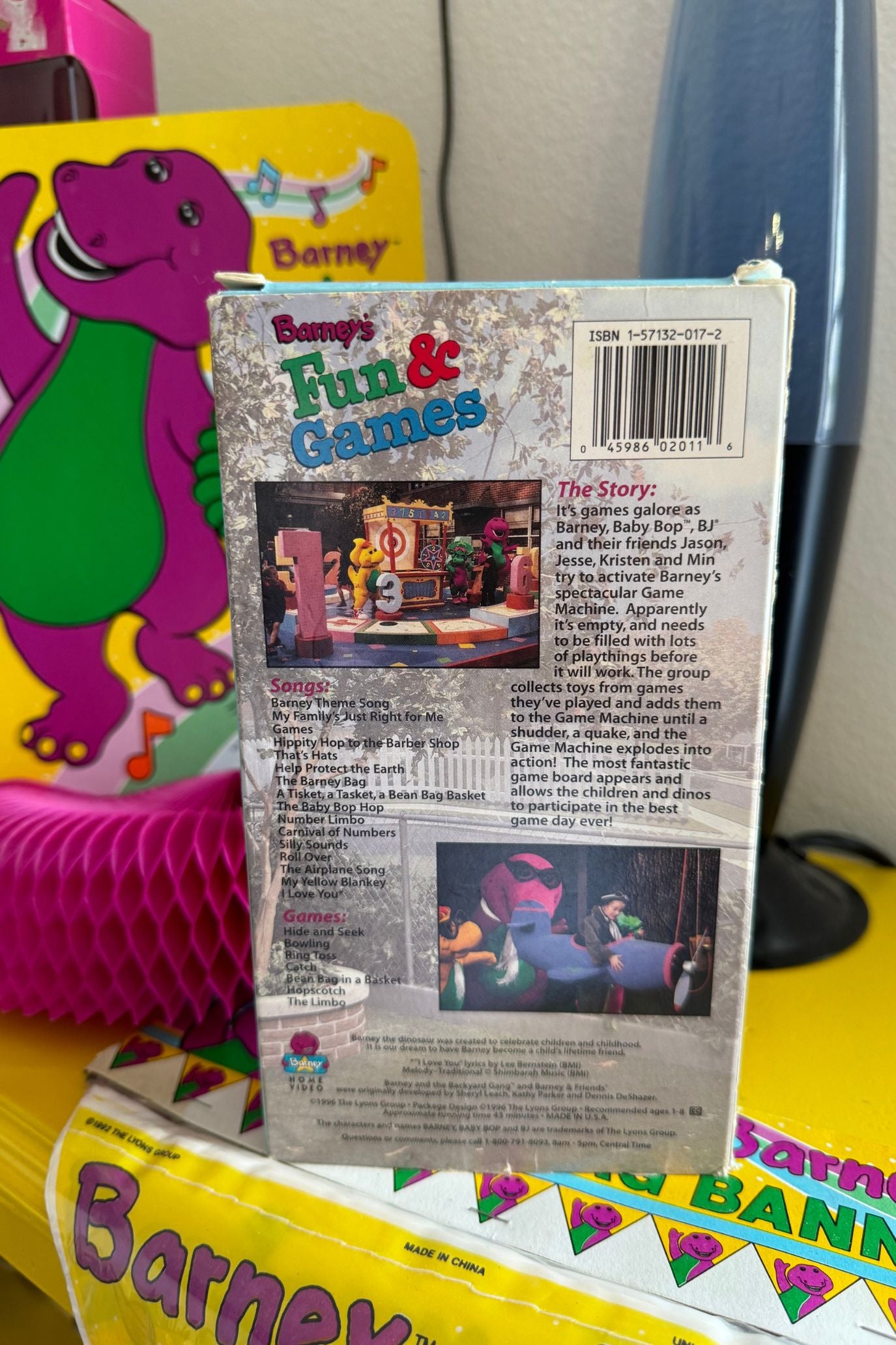 BARNEY FUN & GAMES VHS*