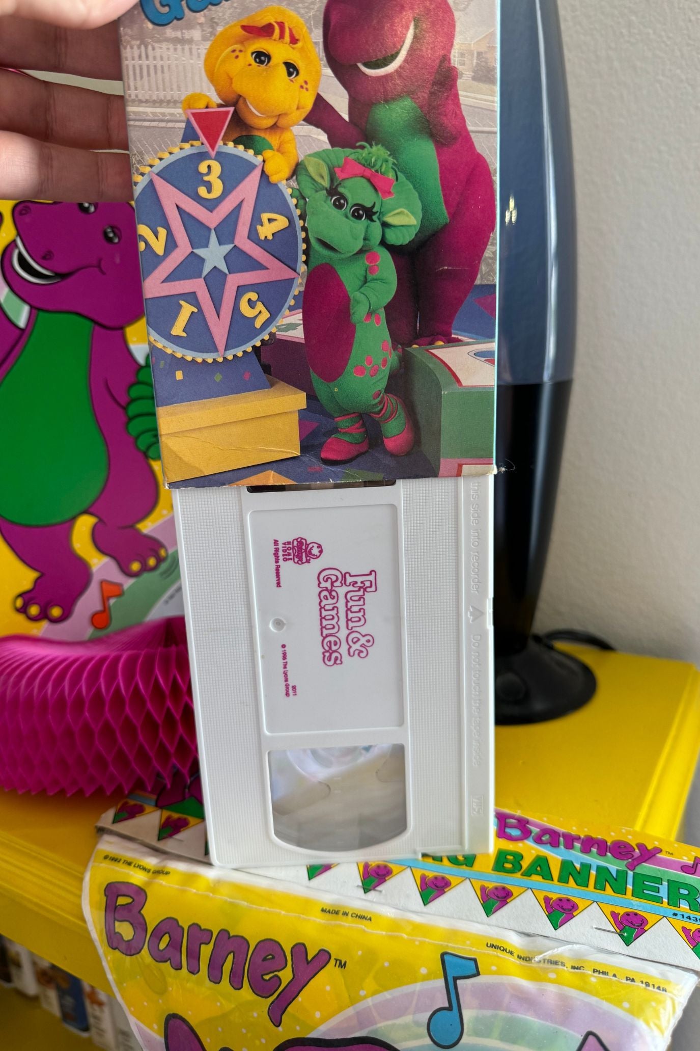 BARNEY FUN & GAMES VHS*