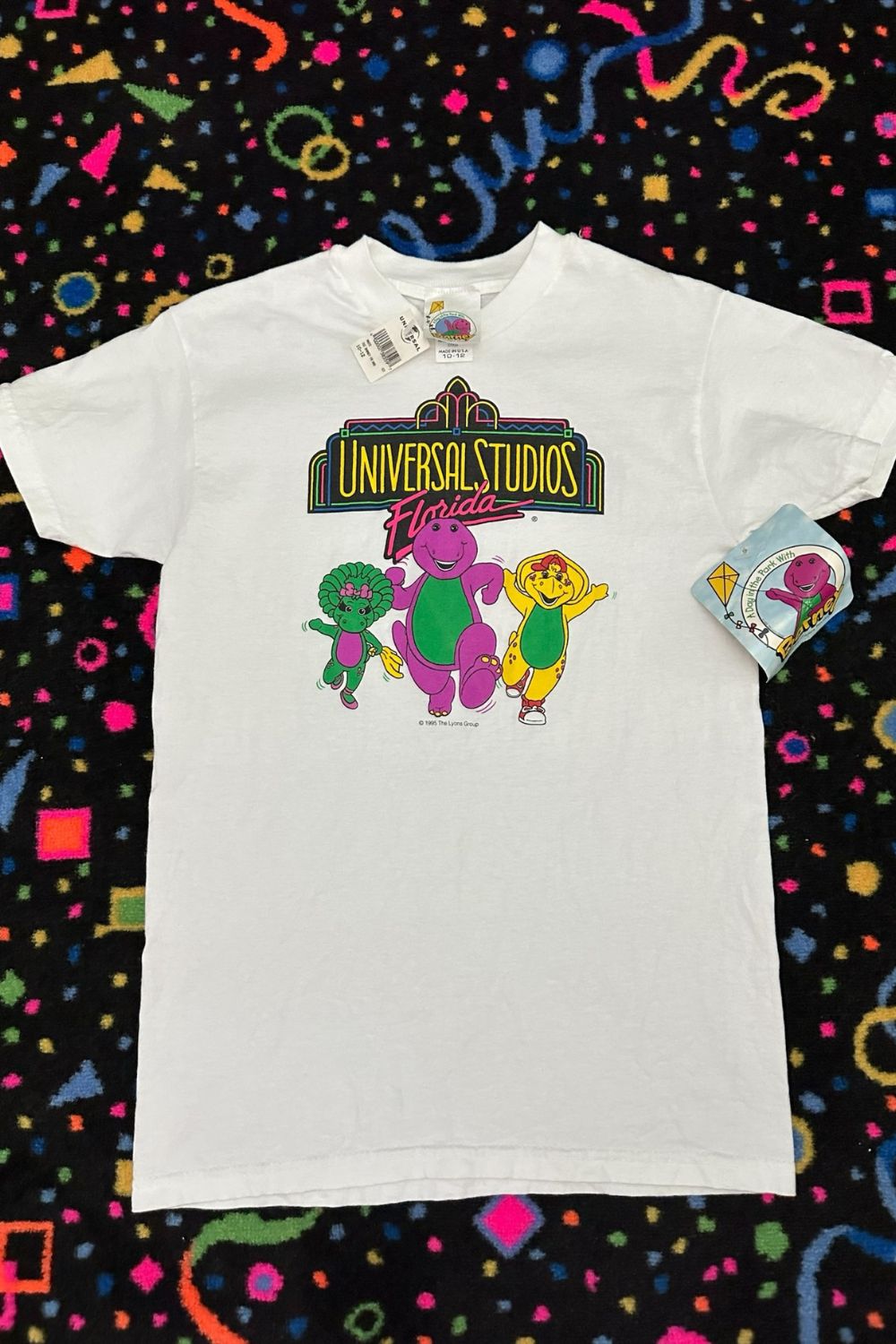 VINTAGE NEW BARNEY UNIVERSAL KIDS TEE SIZE 10-12*