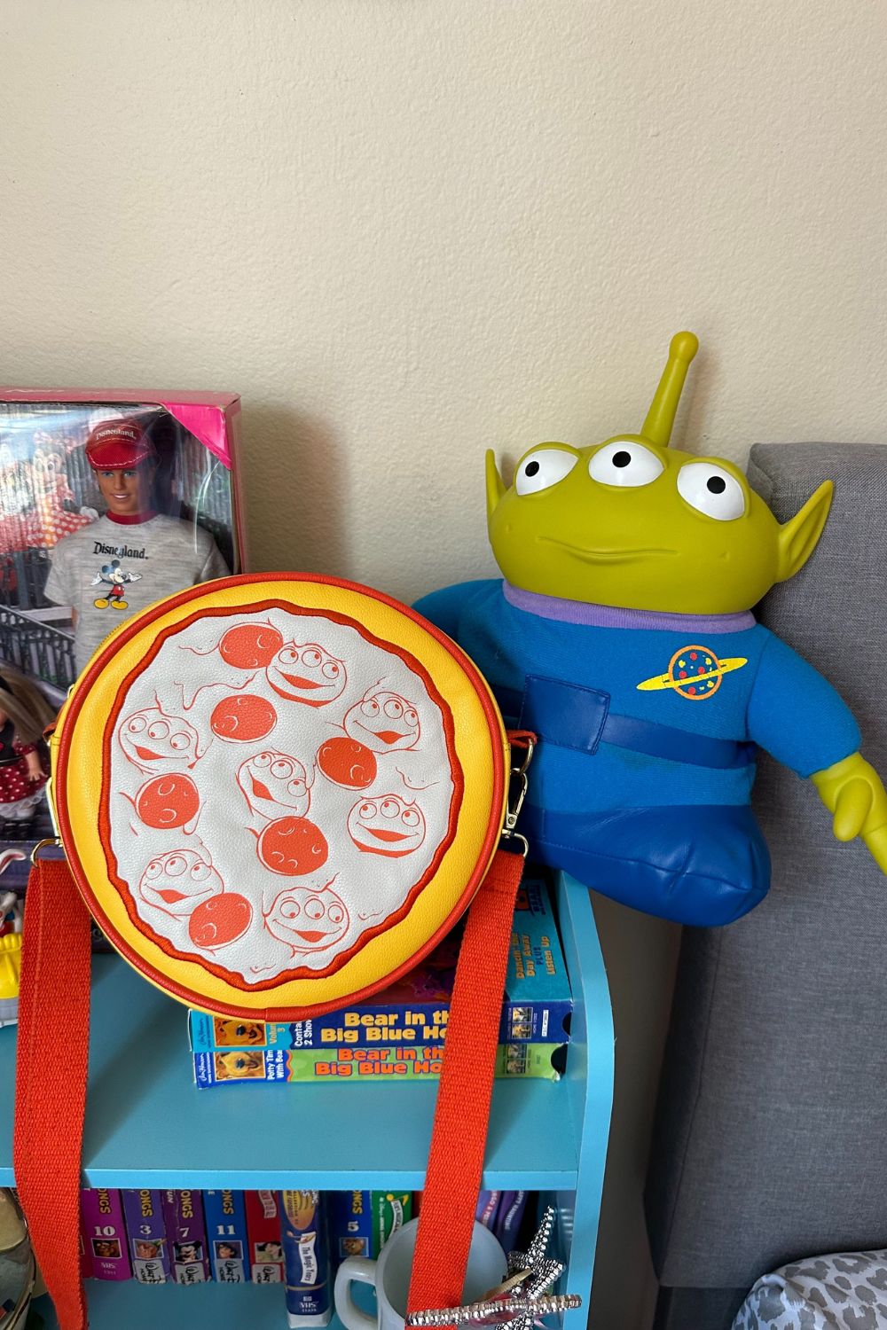 DISNEY’S PIXAR TOY STORY PIZZA PLANET ALIENS CROSSBODY BAG*