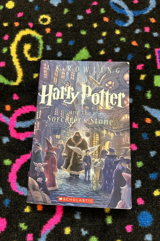 HARRY POTTER AND THE SORCERER'S STONE SCHOLASTIC BOOK*