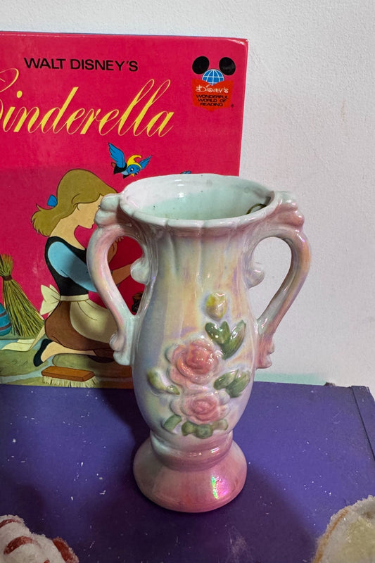 VINTAGE SINGLE FLOWER VASE*