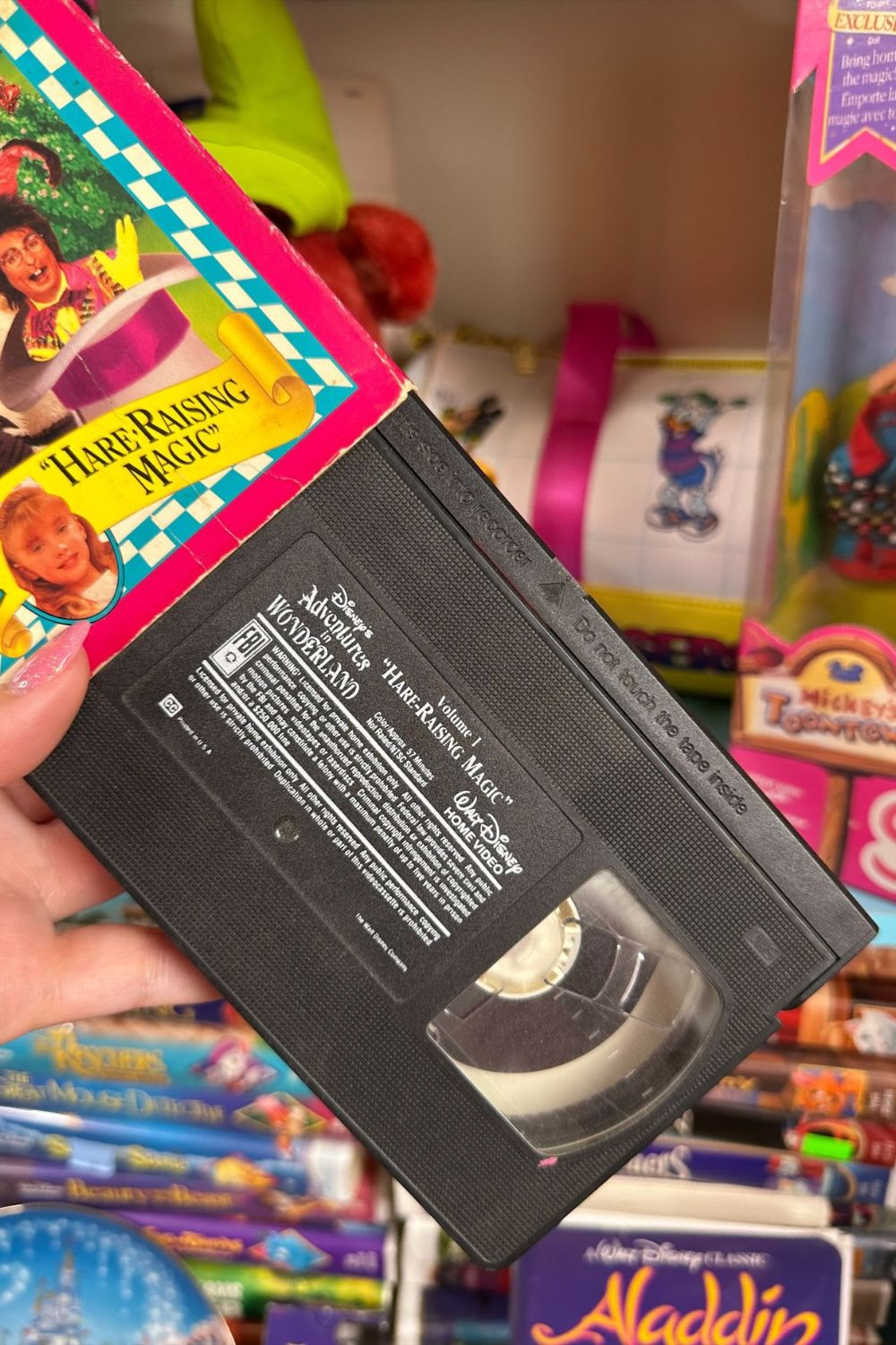 RARE DISNEY'S ADVENTURES IN WONDERLAND VHS*
