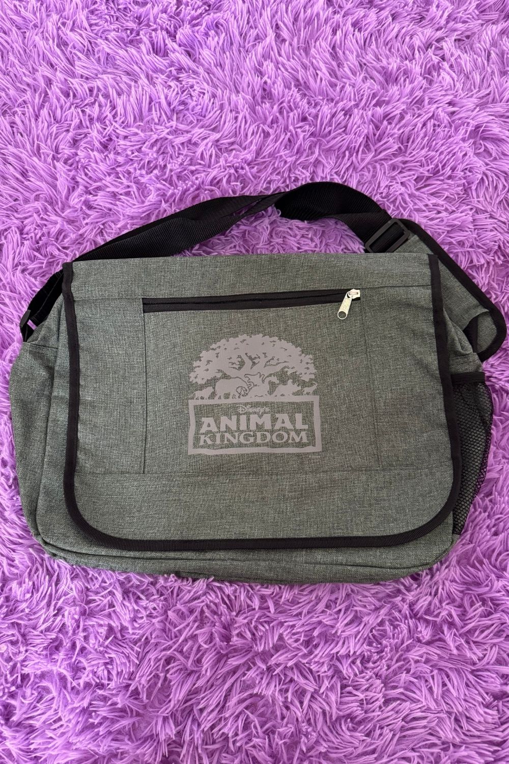 ANIMAL KINGDOM MESSENGER BAG*