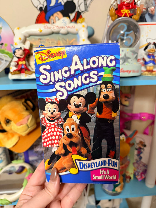 Disney Sing Along Songs Disneyland Fun: it’s a small world