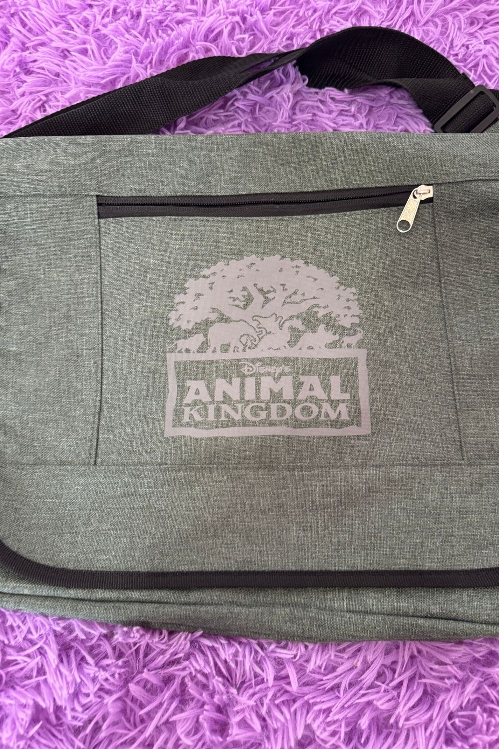 ANIMAL KINGDOM MESSENGER BAG*