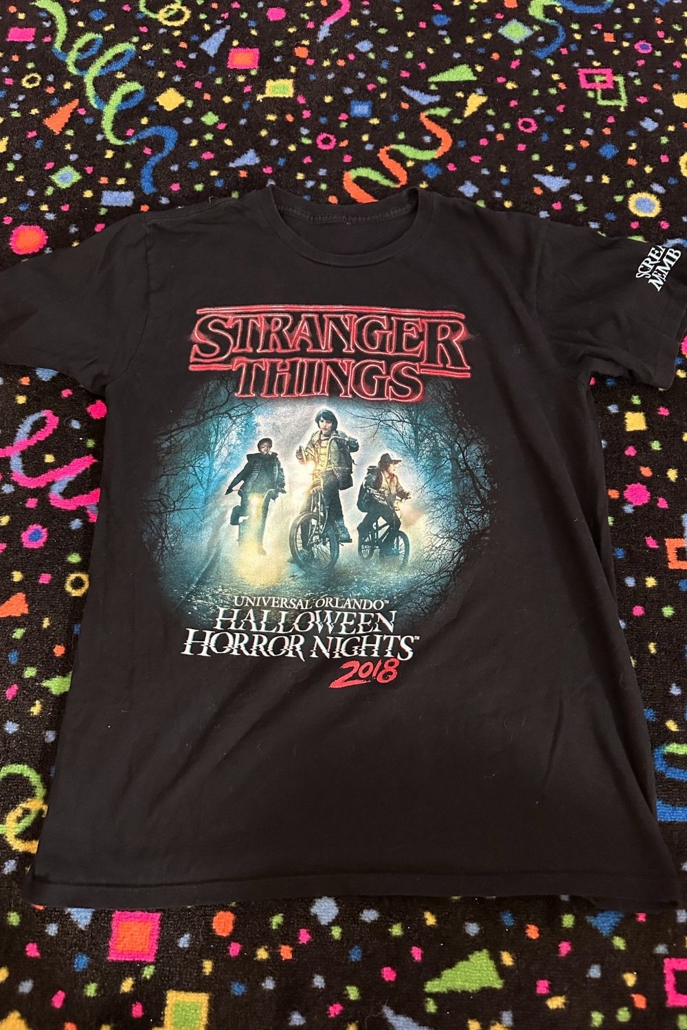 2018 STRANGER THINGS HALLOWEEN HORROR NIGHTS TEE - M*