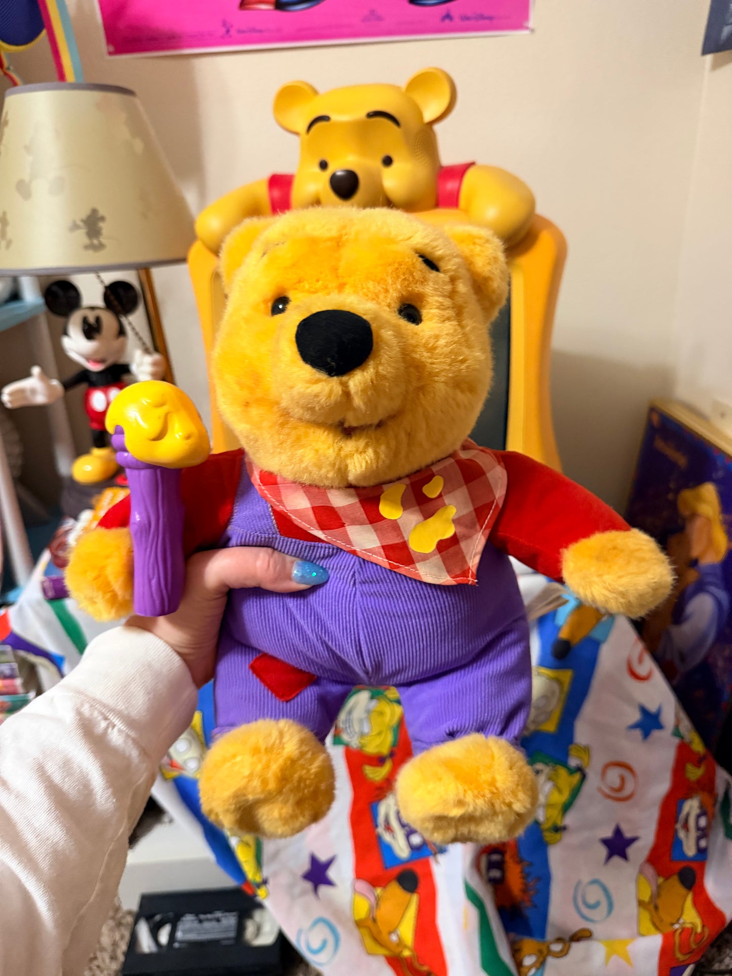Winnie the Pooh wiggle for honey interactive (Spanish) 1999 plush