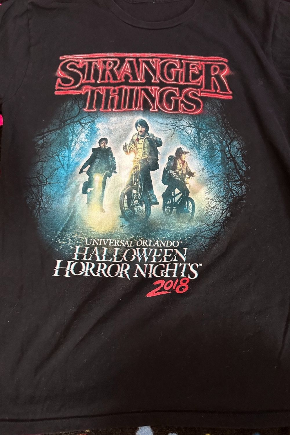 2018 STRANGER THINGS HALLOWEEN HORROR NIGHTS TEE - M*