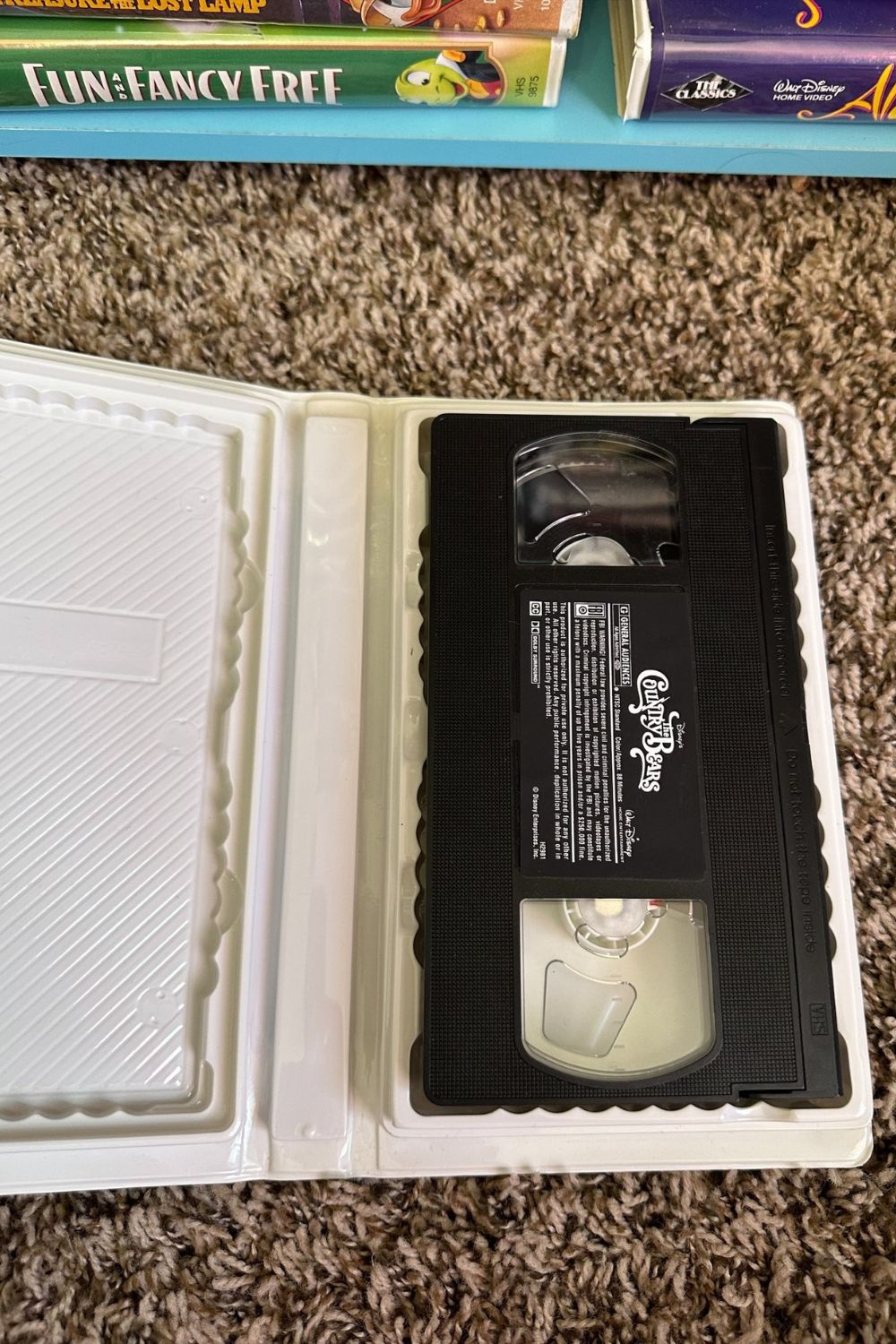 THE COUNTRY BEARS VHS*