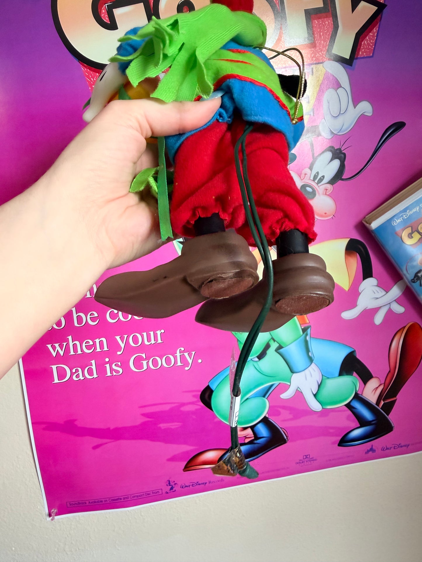 Goofy Christmas motion figurine