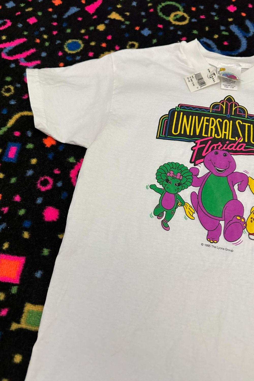 VINTAGE NEW BARNEY UNIVERSAL KIDS TEE SIZE 10-12*