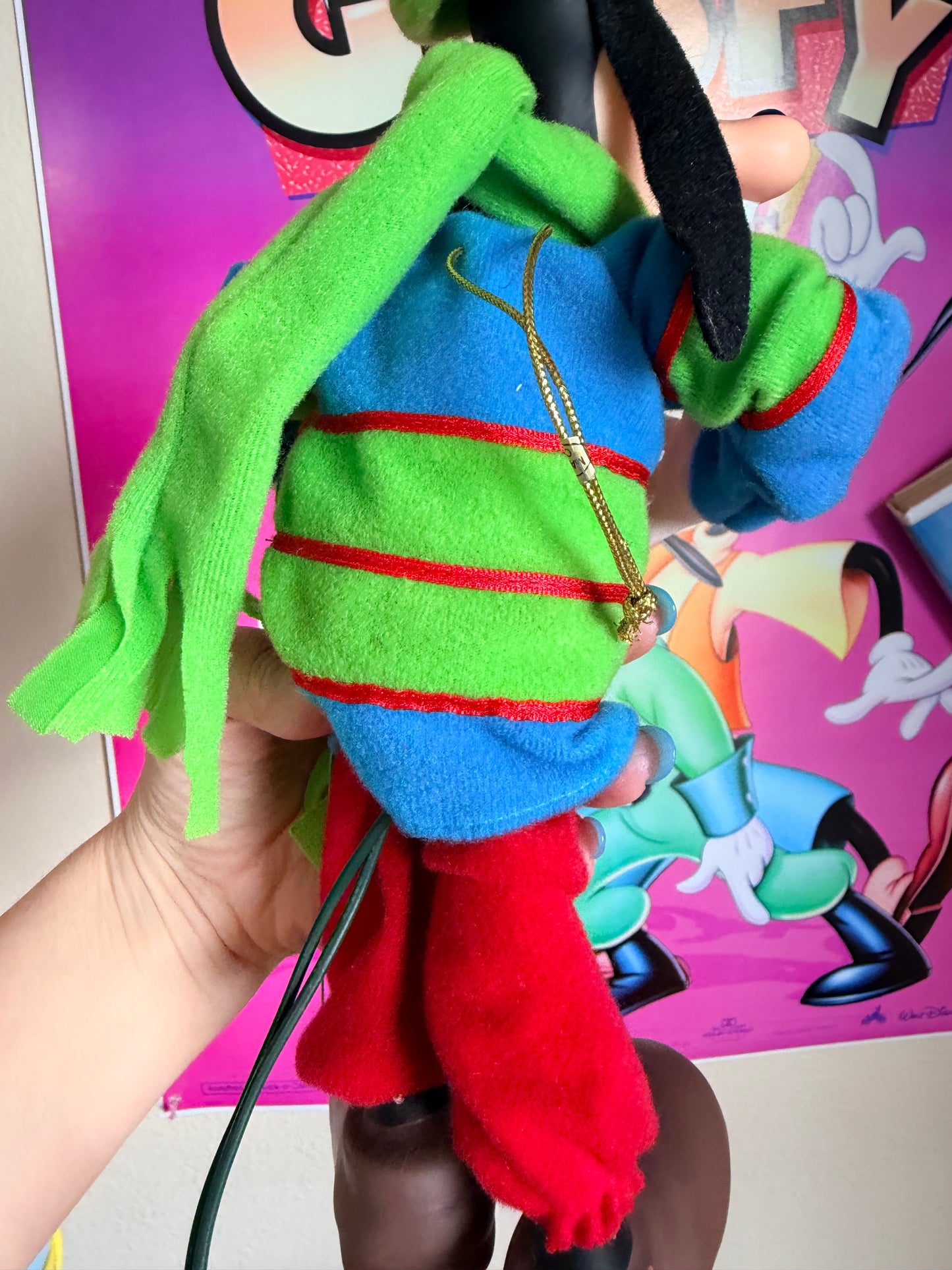 Goofy Christmas motion figurine