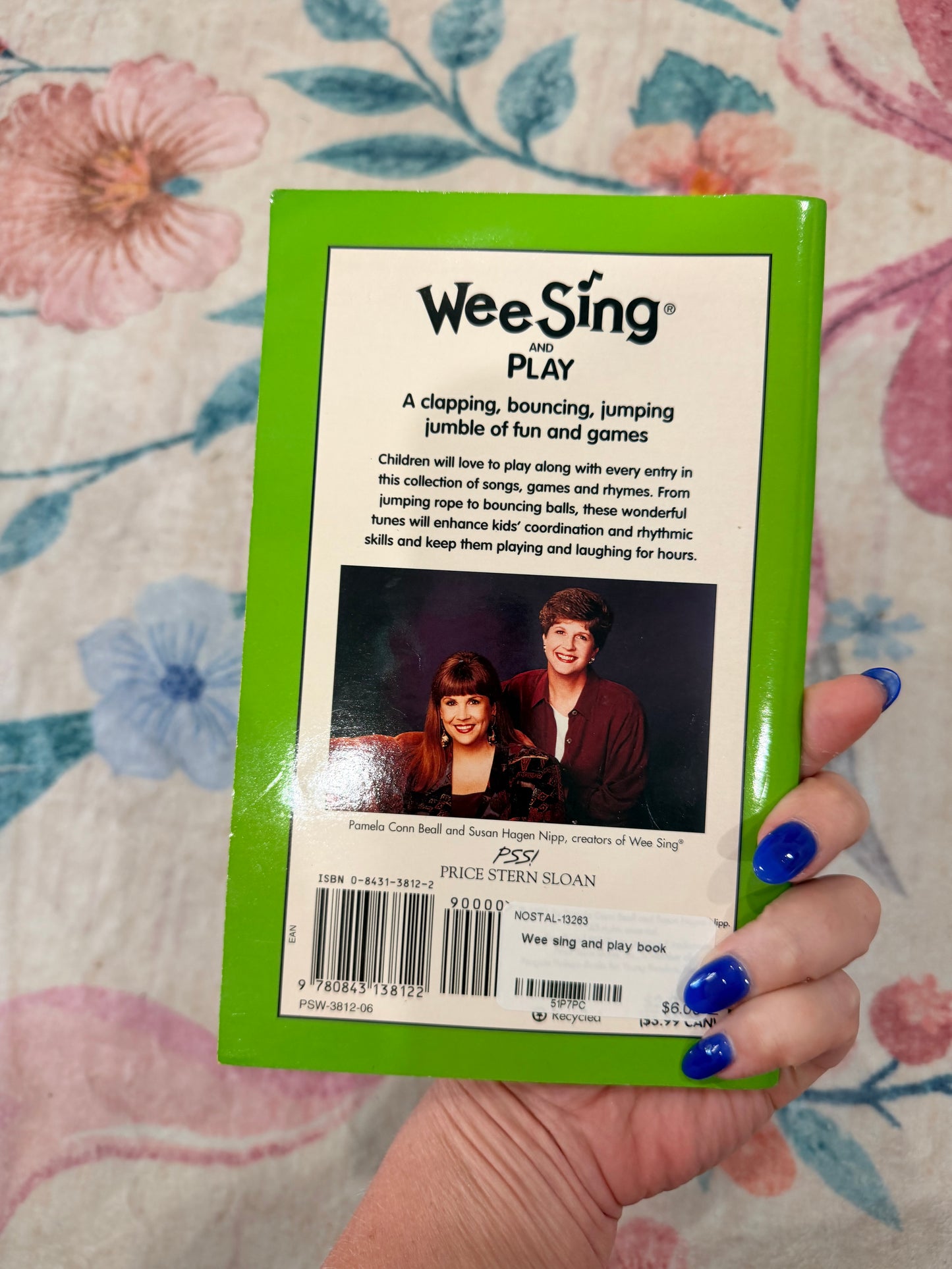 Wee sing and play book